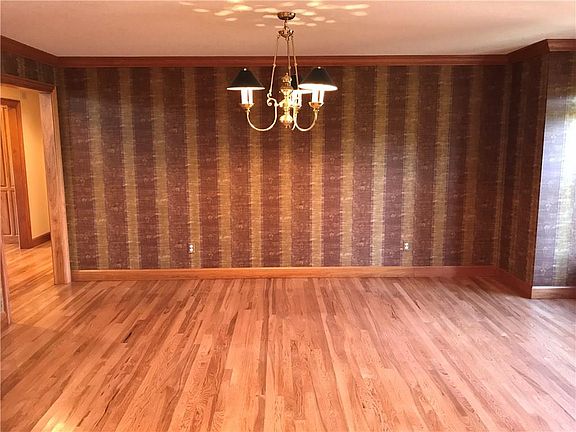 3rd image of 3009 Lakeshore Dr
