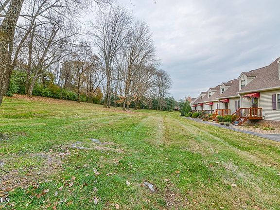 3rd image of 2503 Lakeview Dr APT 13