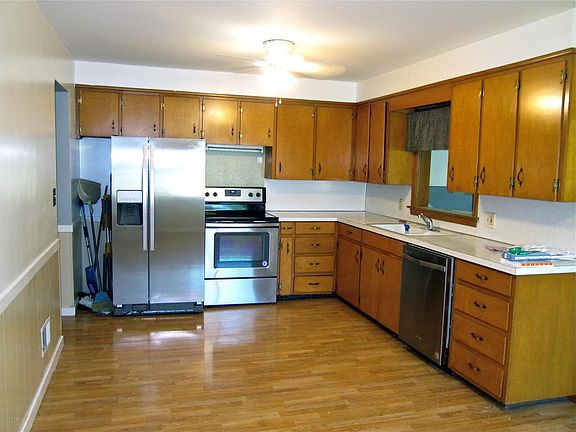 3rd image of 518 William St