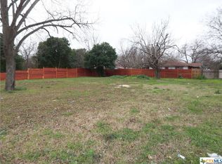1038 N Guadalupe St, Seguin, TX 78155