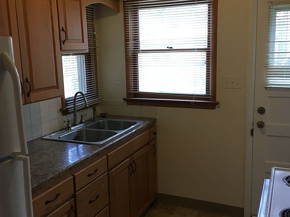 4th image of 1828 Spruce Ave