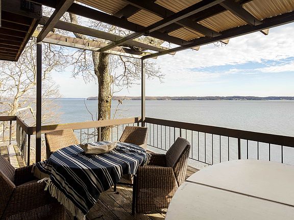 4th image of 226 River Point Rd