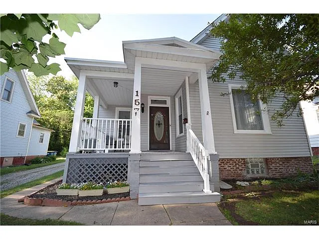 157 E High St photo 1