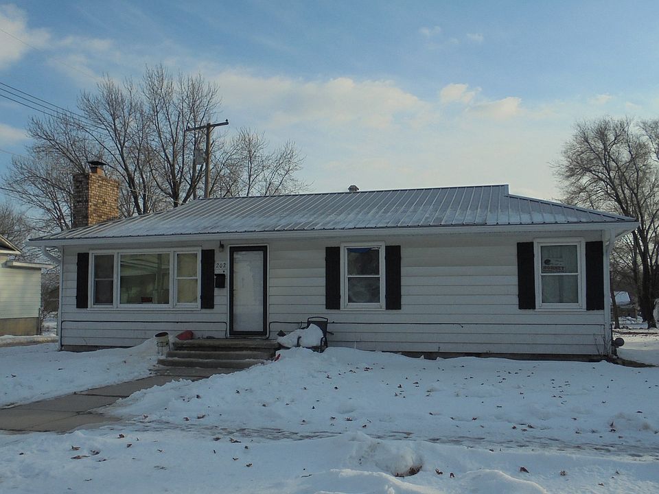 2nd image of 202 Clay St