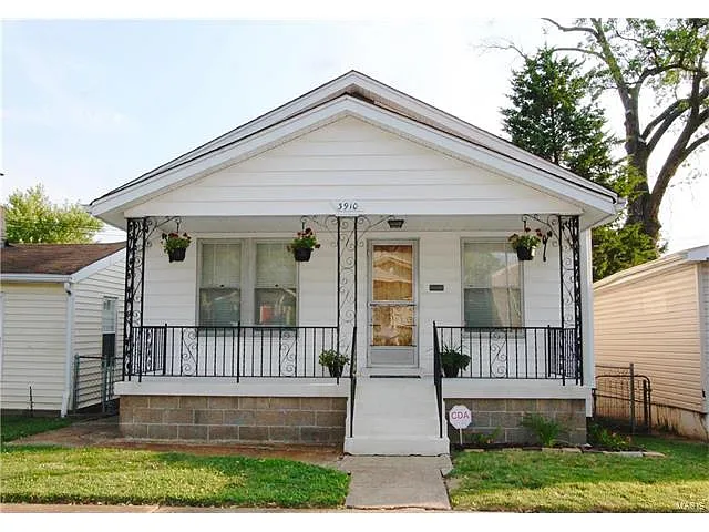3910 Randall St photo 1