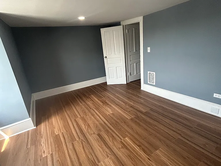 106 Center Ave — Photo 16