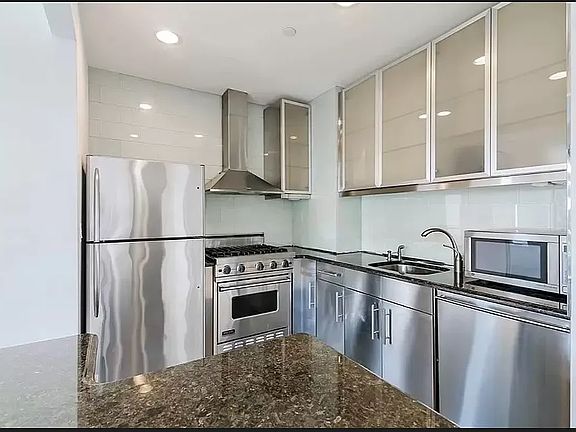 5th image of 189 Bridge St APT 3C