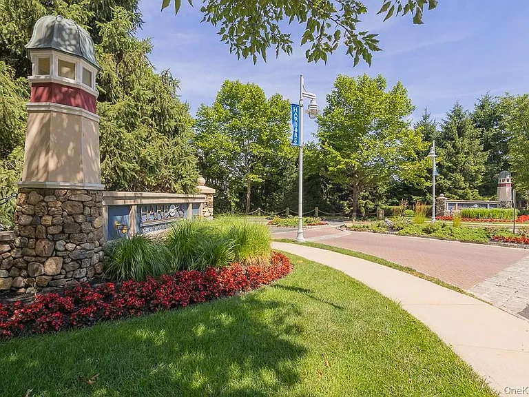 1321 Round Pointe Dr — Photo 1