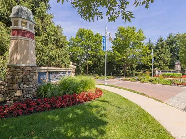 1321 Round Pointe Dr, Haverstraw, NY 10927