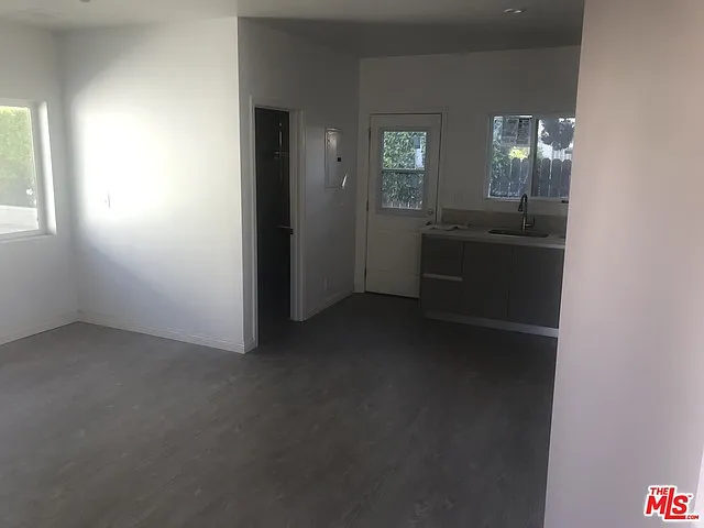 1930 S Bentley Ave — Photo 6