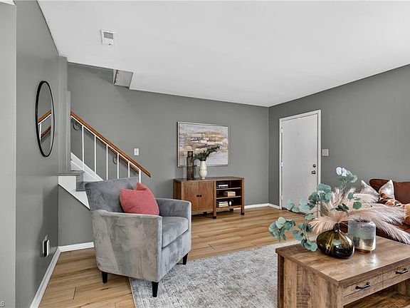 4th image of 5715 Bramblegate Rd Unit F