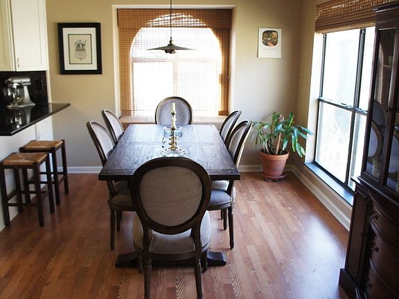 Dining area with granite bar