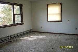 3rd image of 104 Meadow Ln