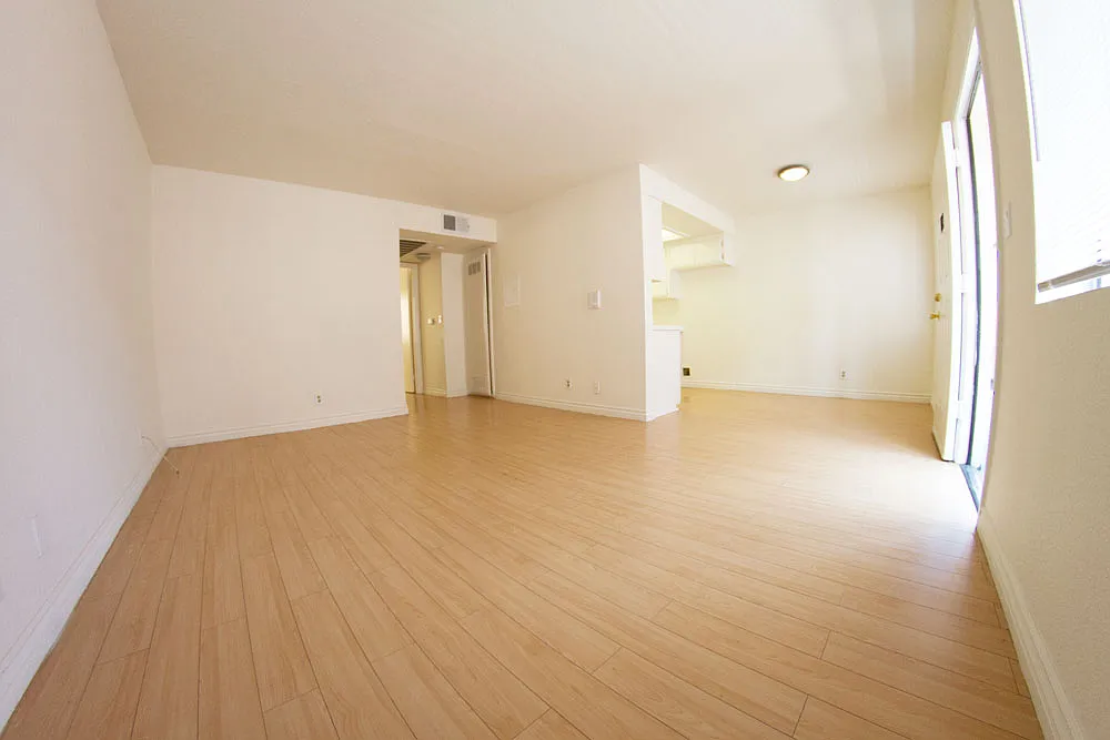 158 N Normandie Ave — Photo 3