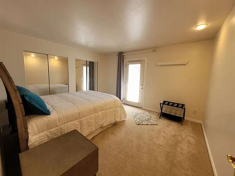 625 1/2 Marine Dr — Photo 20