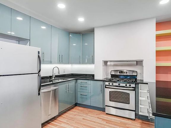 2nd image of 262 Whiton St #1