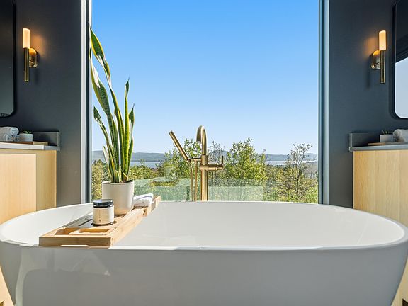 4th image of 20 Waterview Garden Ln