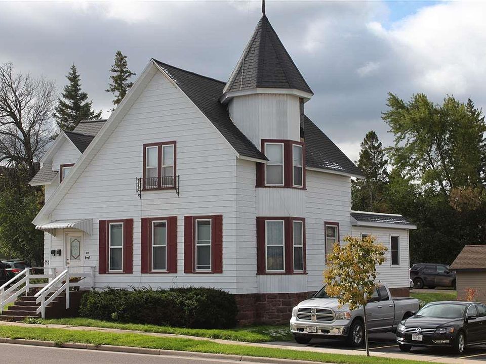 1st image of 109 10th Ave W