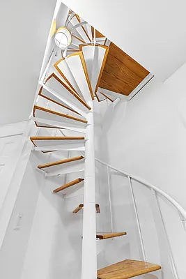 Sold by Christie's International Real Estate Group, LLC | media 6