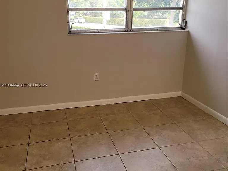 14389 Kendale Lakes Cir #14389 — Photo 25