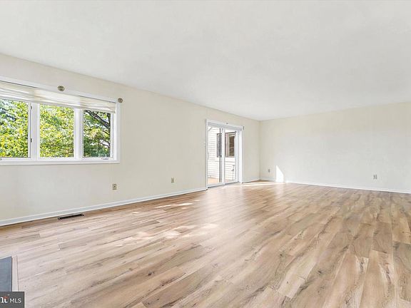 5th image of 576 Franklin Way #576