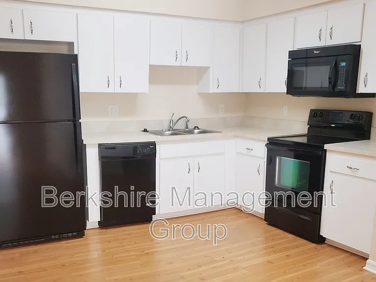 1113 Pogonia Dr — Photo 4