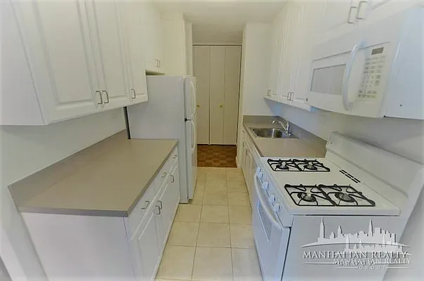 Rented by Manhattan Realty Group | media 3