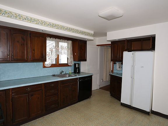 5th image of 12 Kelton Ct