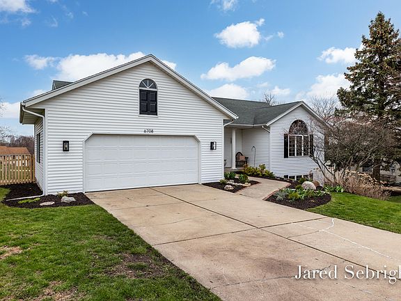 3rd image of 6708 Crown Point Dr