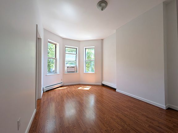 2nd image of 829 Hart St Floor 2