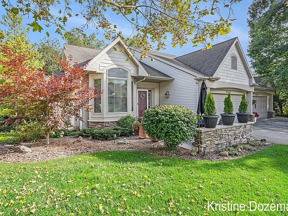 3rd image of 4352 Willow Lane Dr NE