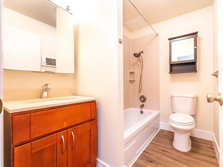 Euclid Apartments — Photo 4