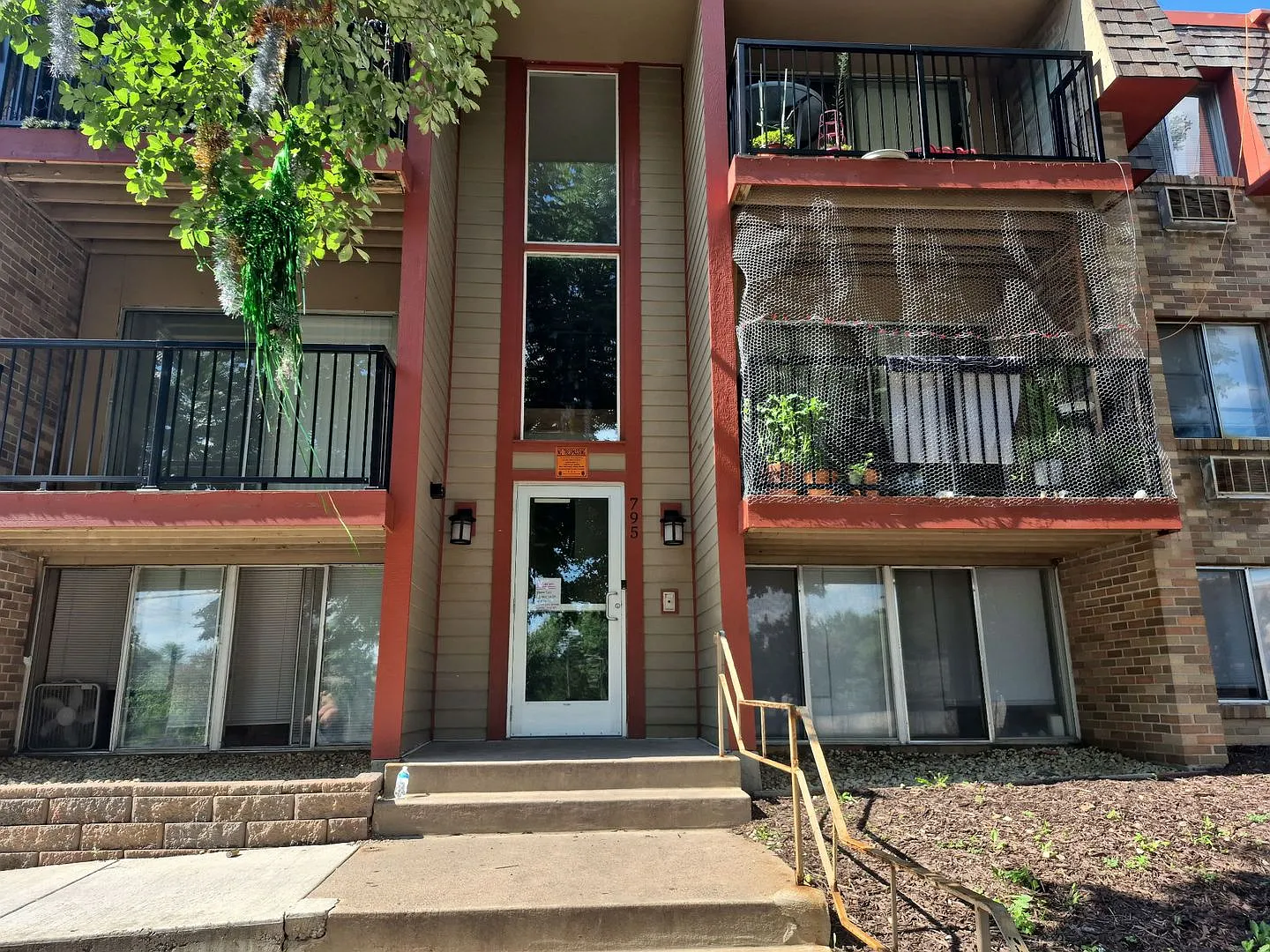 795 East 6th St — Photo 4