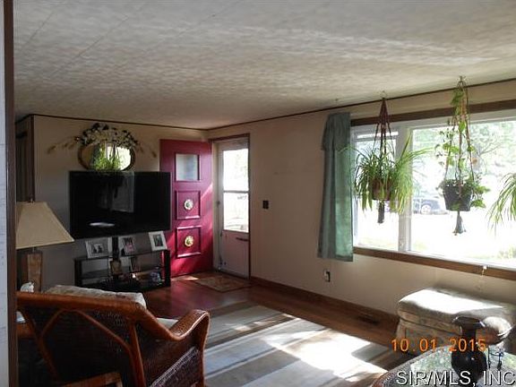 4th image of 330 W Park Ave