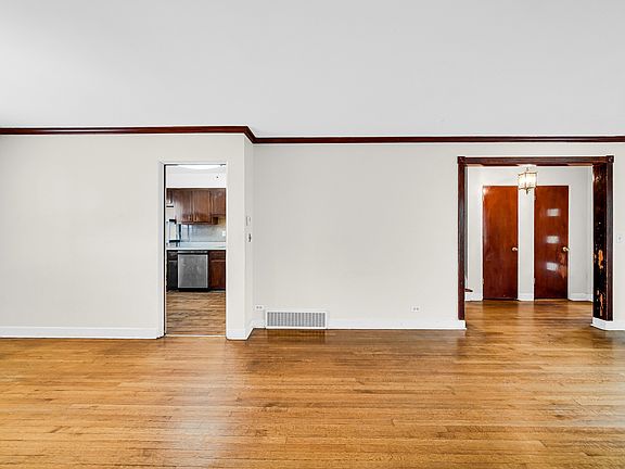 3rd image of 7248 N Ridge Blvd