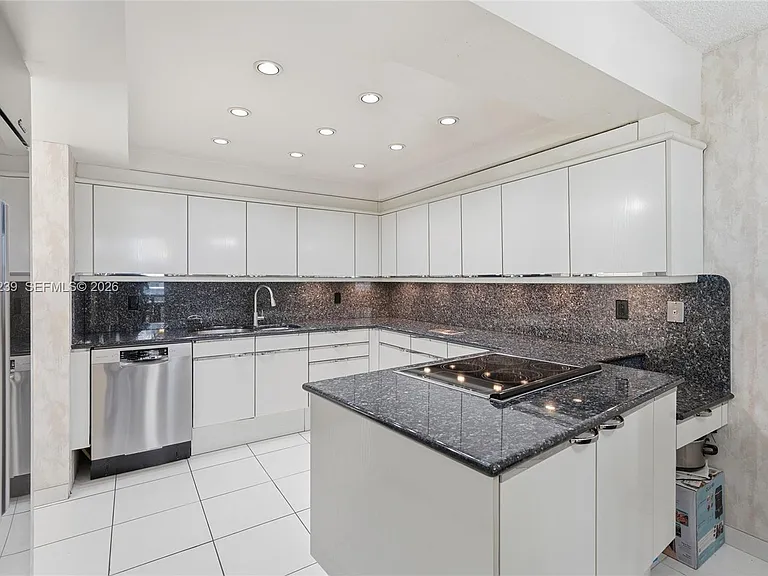 9801 Collins Ave #14D — Photo 38