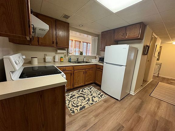3rd image of 945 E Main St #L