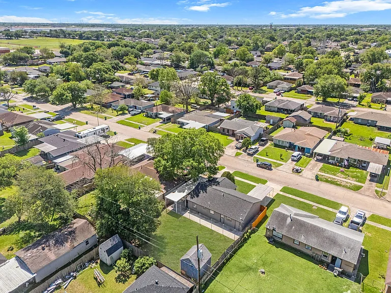 3209 Chestershire Dr — Photo 39