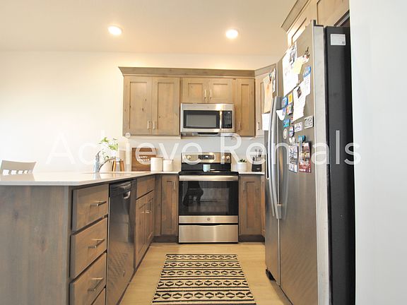 4th image of 2378 W Howard St