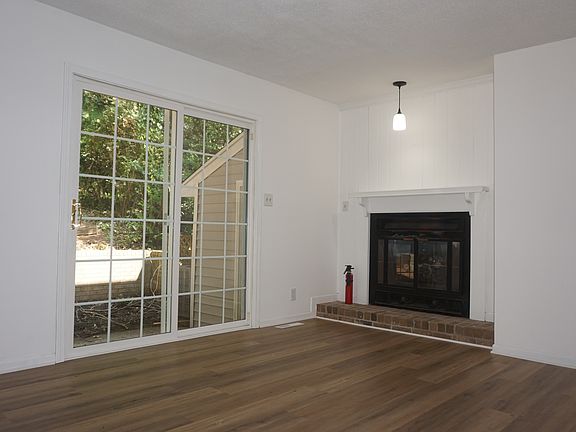 4th image of 390 Micasa Dr