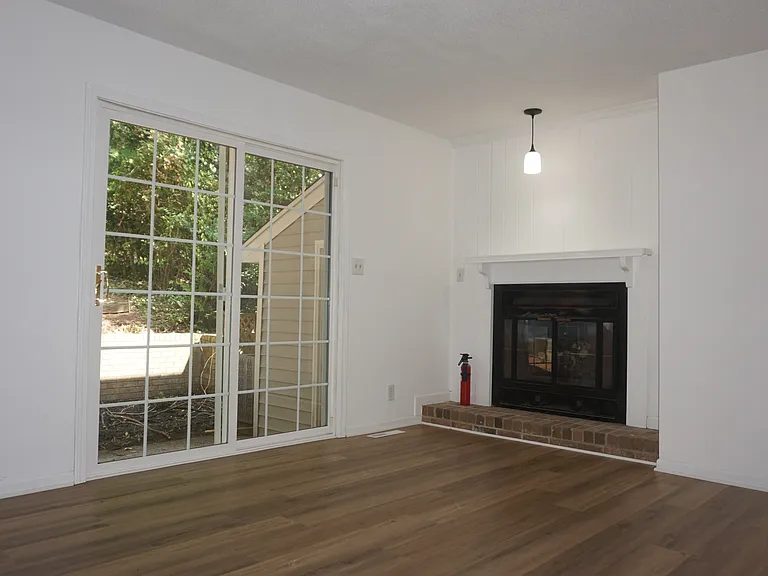 390 Micasa Dr — Photo 4
