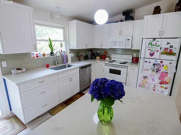 4th image of 3635 SE 24th Ct
