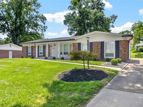 408 Algonquin Dr, Ballwin, MO 63011