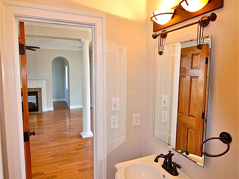 3615 Bayside Ave — Photo 8
