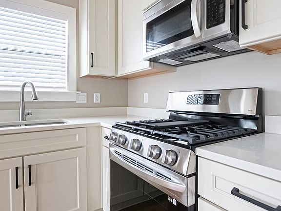 4th image of 1212 E Scott St #2