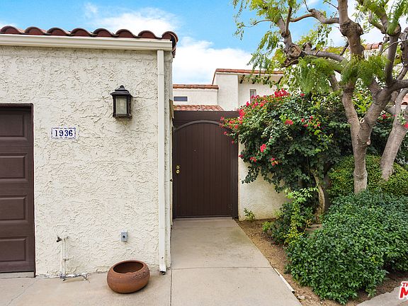 2nd image of 1936 Palisades Dr
