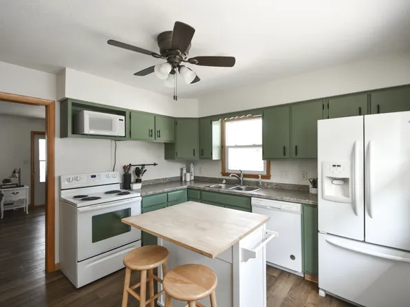 567 W 5th St, Zumbrota, MN 55992