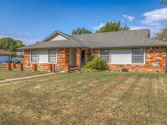 2nd image of 4020 S Birch Pl