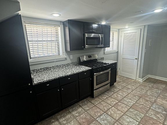 4th image of 4410 Trowbridge Dr #B