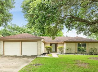 1903 Kings Ln, Alvin, TX 77511